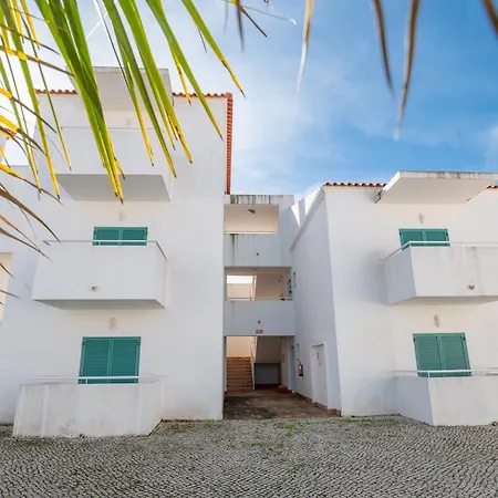 Prainha 4 Bed Apartment Alvor